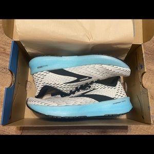 Brooks Hyperion Tempo Womens 7.5 NEW